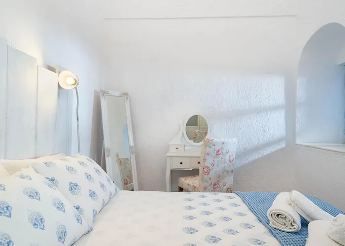 Aggelikis Traditional Cave House